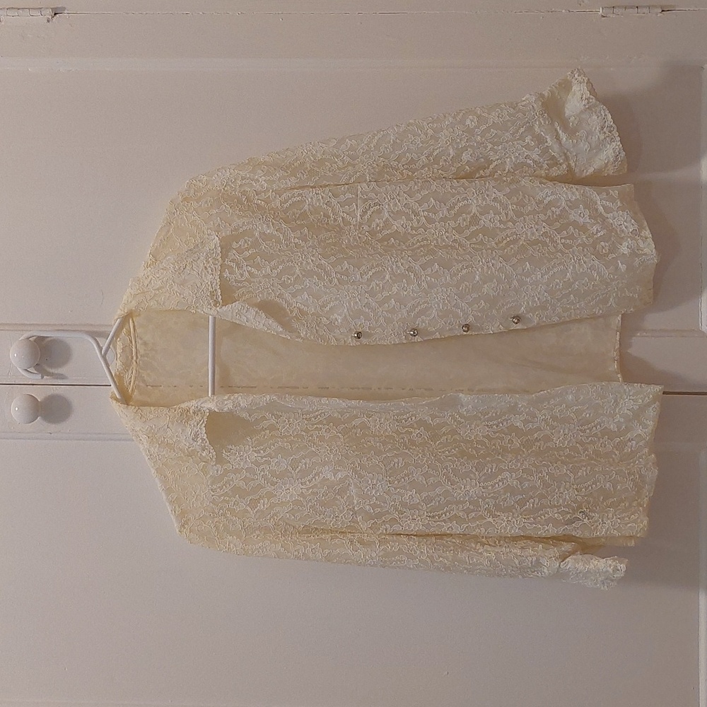 Vintage white floral lace blouse